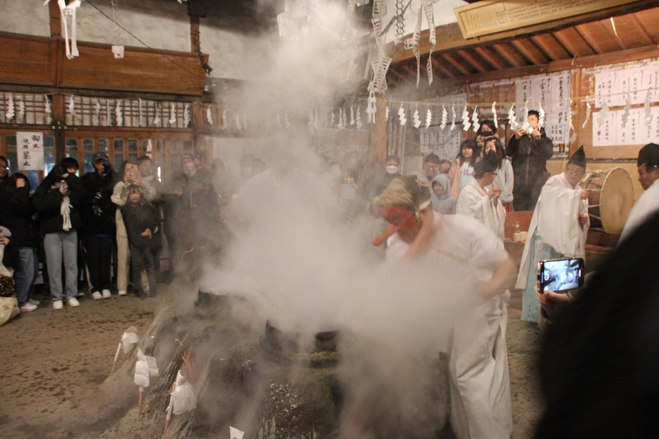 霜月祭の湯切り