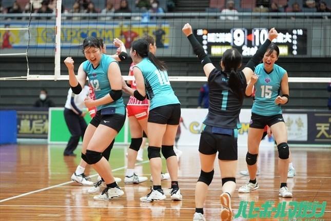 NEC川崎にフルセット勝利し、大学勢で唯一準々決勝進出を果たした筑波大