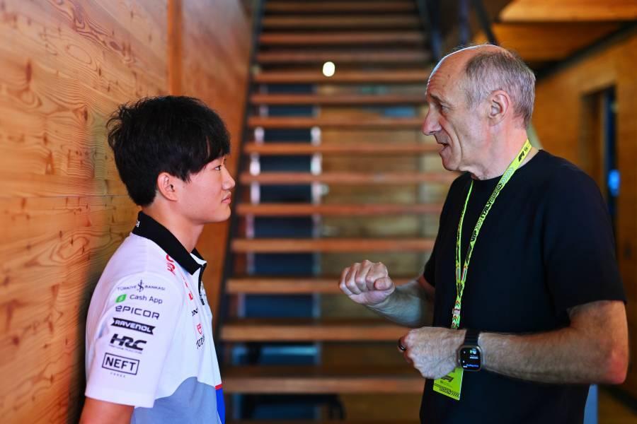 2024年F1イタリアGPで角田裕毅（RB）と会話するフランツ・トスト元チーム代表(C)Red Bull Content Pool