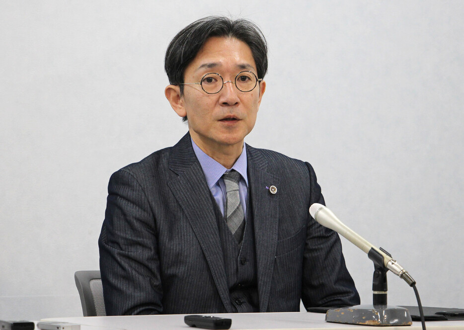 元大阪地検検事正の北川健太郎被告の弁護方針について記者会見する代理人弁護士＝１０日、大阪市