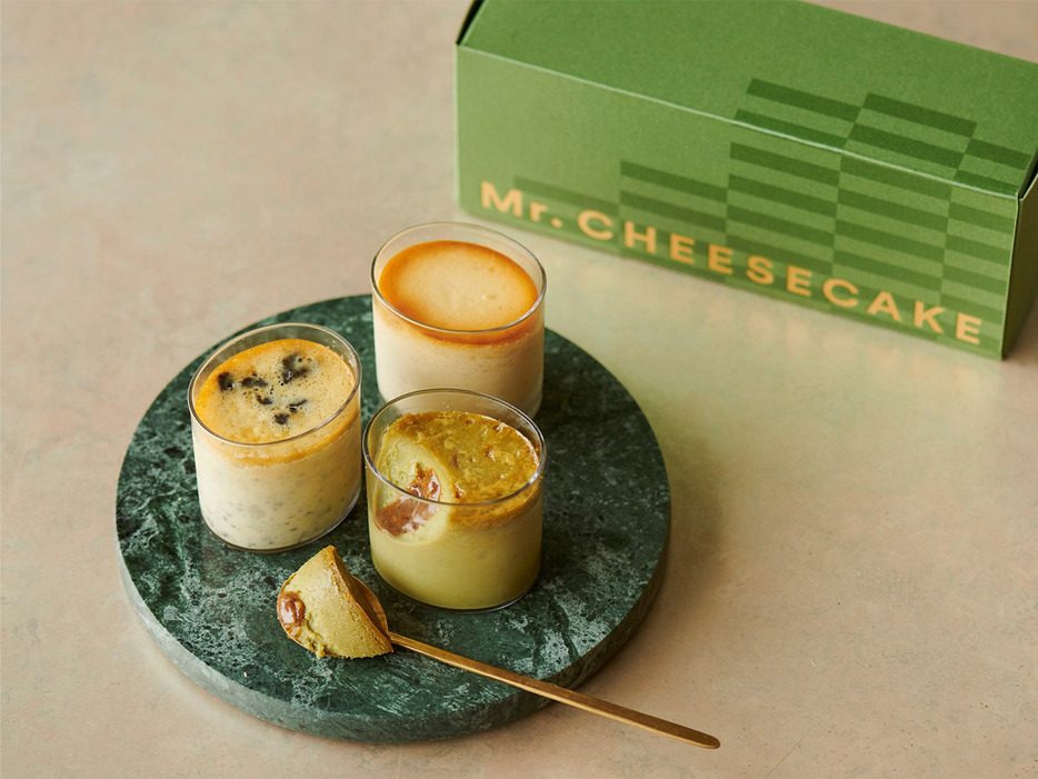 『Mr．CHEESECAKE』の「Mr．CHEESECAKE Petit Holiday Assortment」3個入／S 2781円（※価格は全て税込）。グランスタ東京／B1改札内 銀の鈴エリア