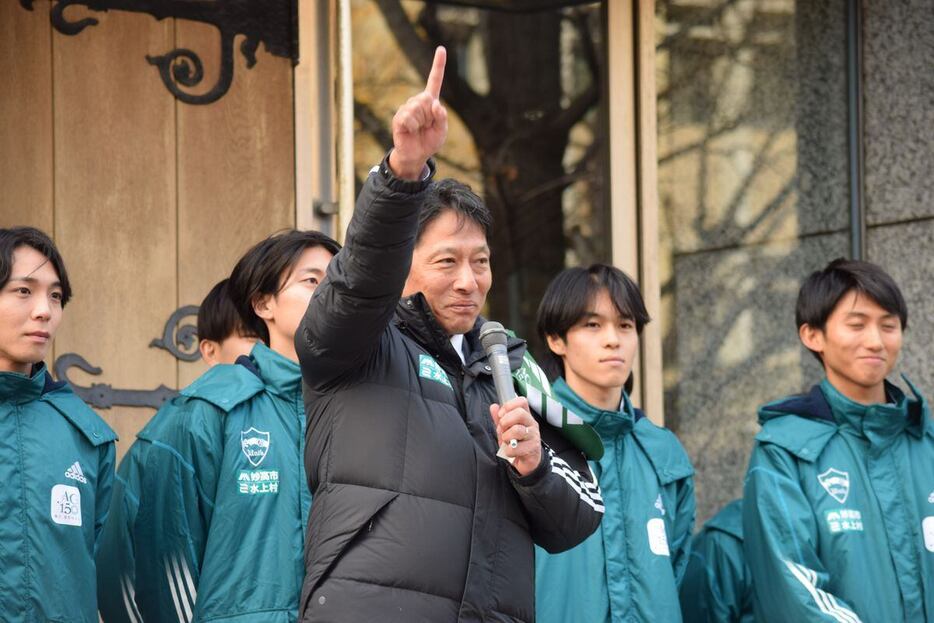 箱根駅伝に向けて壮行会と取材会を行った青学大。気合を入れる原晋監督