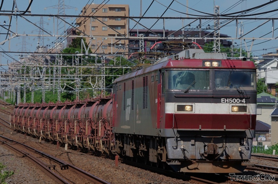 名物貨物列車の「安中貨物」。小名浜～安中間で運転されている、東邦亜鉛の貨物を運ぶ列車です（画像：写真AC）