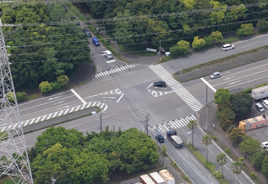 時速194キロ交通死亡事故が発生した現場＝5月、大分市大在（大分合同新聞社チャーター機から撮影）