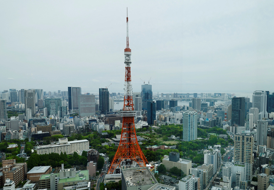 　１２月２日、財務省が公表した２０２４年７─９月期の法人企業統計によると、金融業と保険業を除く全産業の設備投資額は前年同期比８．１％増だった。写真は都内で４月撮影（２０２４　ロイター／Kim Kyung-Hoon）