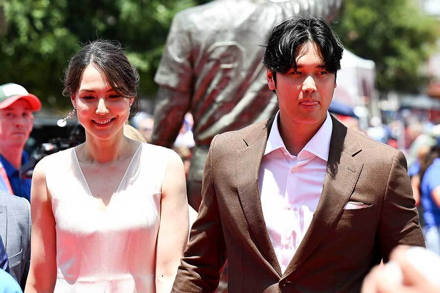 ドジャース・大谷翔平（右）と真美子夫人【写真：Getty Images】