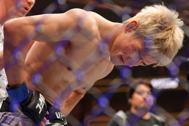 朝倉はUFCデビュー戦で失神負けを喫し、日本人初の王者を逃した。(C) Getty Images