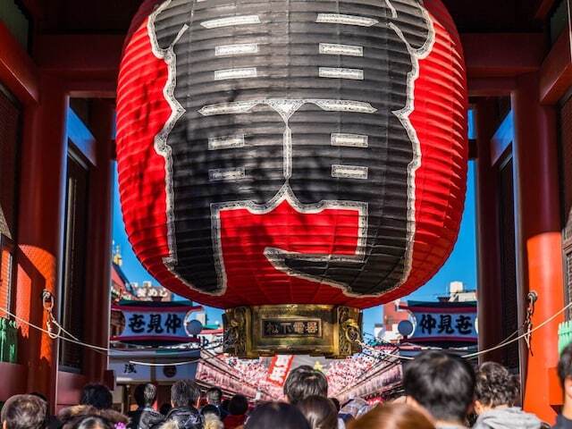 初詣に着て行く服装に決まりはありませんが、神聖な場所にふさわしい、きちんとした服装で行くことを心得ておきましょう。