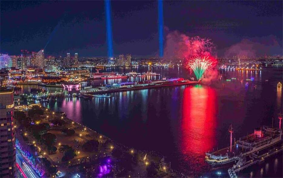 横浜港で冬花火　クリスマスや新年にも