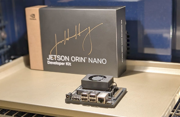 NVIDIA Jetson Orin Nano Super Developer Kitのパッケージ（写真はプレスブリーフィングに登場した同社のジェンスン・ファンCEOのサイン入りだ）