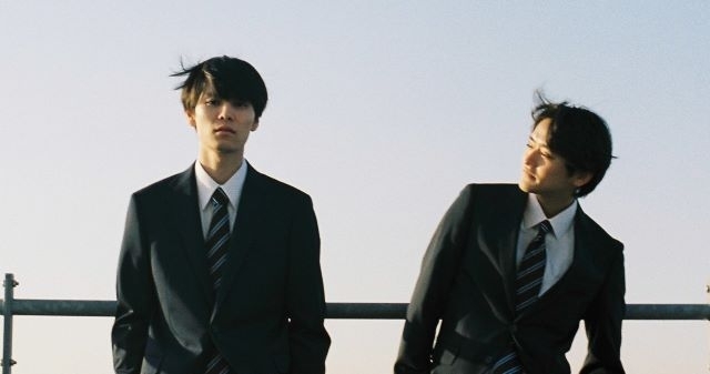 北村匠海監督デビュー作『世界征服やめた』、萩原利久と藤堂日向が〈光と影〉を描いた場面写真公開