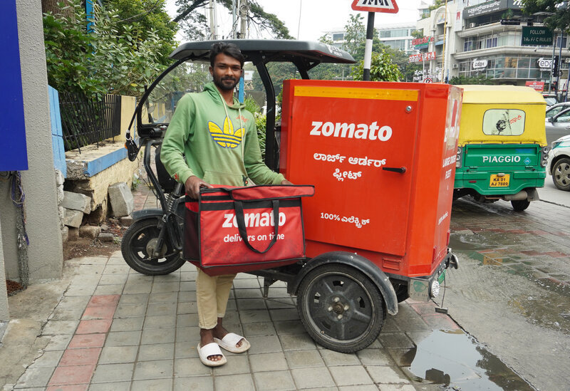 フードデリバリー大手の「zomato」でもMBSIの車両が活躍している