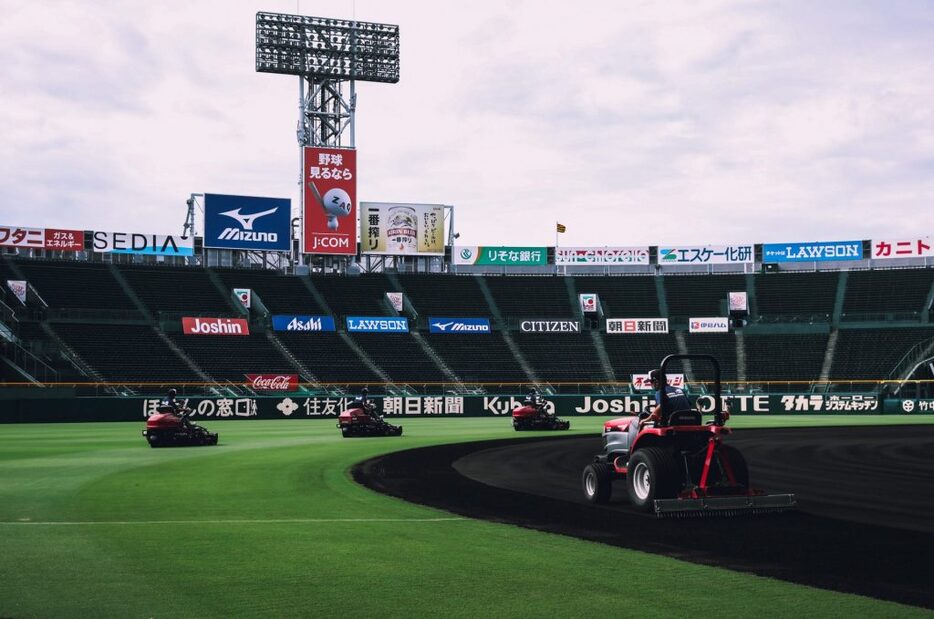 神業とも言えるスキルで甲子園を整備する「阪神園芸」。そのオフシーズンに迫る。