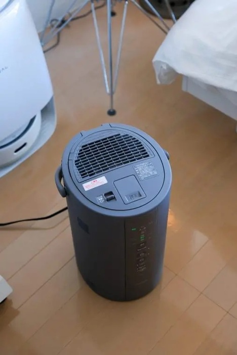 象印のスチーム式加湿器「EE-DD50-HA」。スチームの量がすごく、見た目から「潤っている感じを楽しめる」そう（写真提供：はしかんさん）