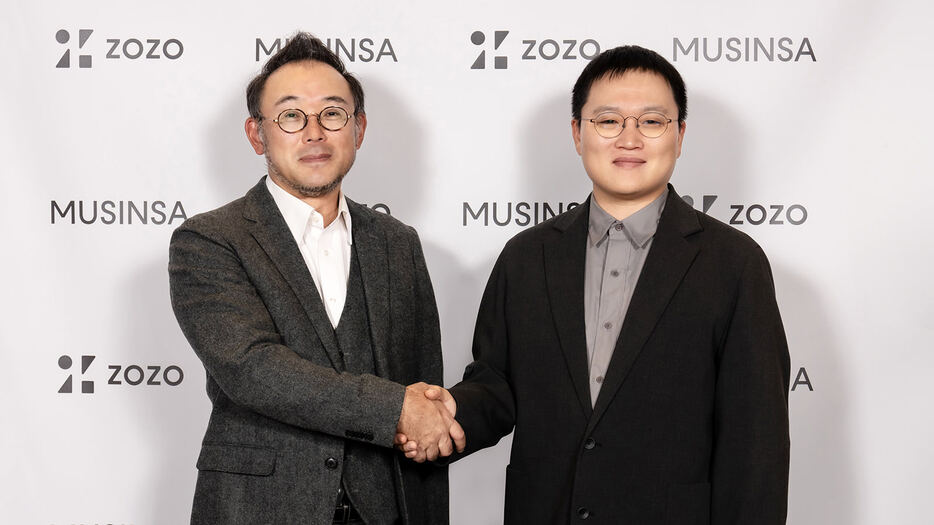 ZOZO 澤田宏太郎CEO（左）、MUSINSA チョ・マンホ社長（右）