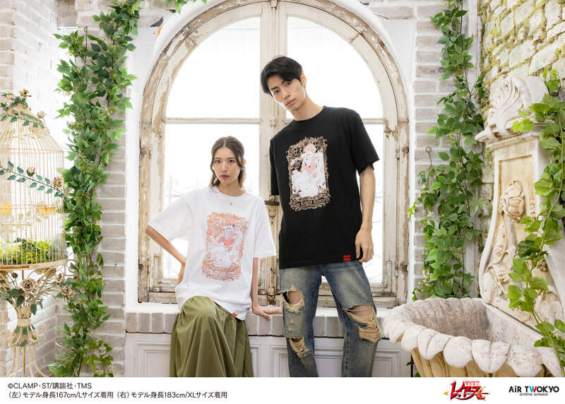 左（女性モデル）：デコラティブTシャツ（獅堂光）ホワイト、右（男性モデル）：デコラティブTシャツ（獅堂光）ブラック