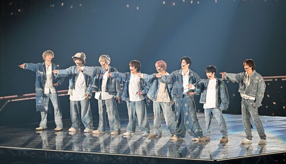 パフォーマンスを披露するHey！Say！JUMP