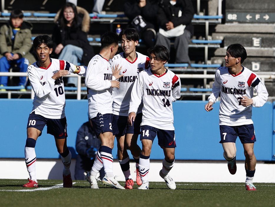 滝川二が初戦突破(写真協力『高校サッカー年鑑』)(HIGH SCHOOL SOCCER YEARBOOK)