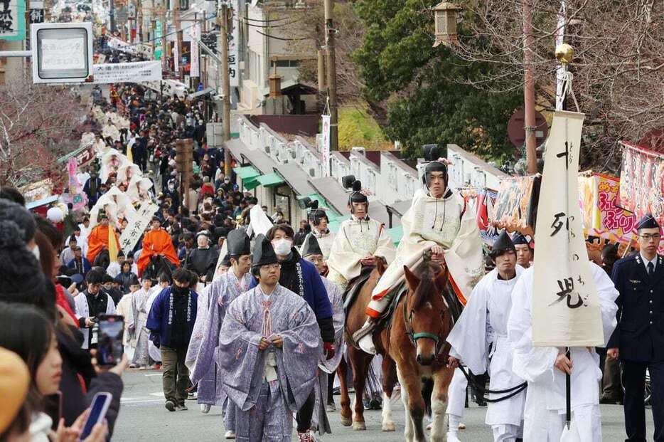 昨年行われた「春日若宮おん祭」の時代行列「お渡り式」＝奈良市（山田耕一撮影）