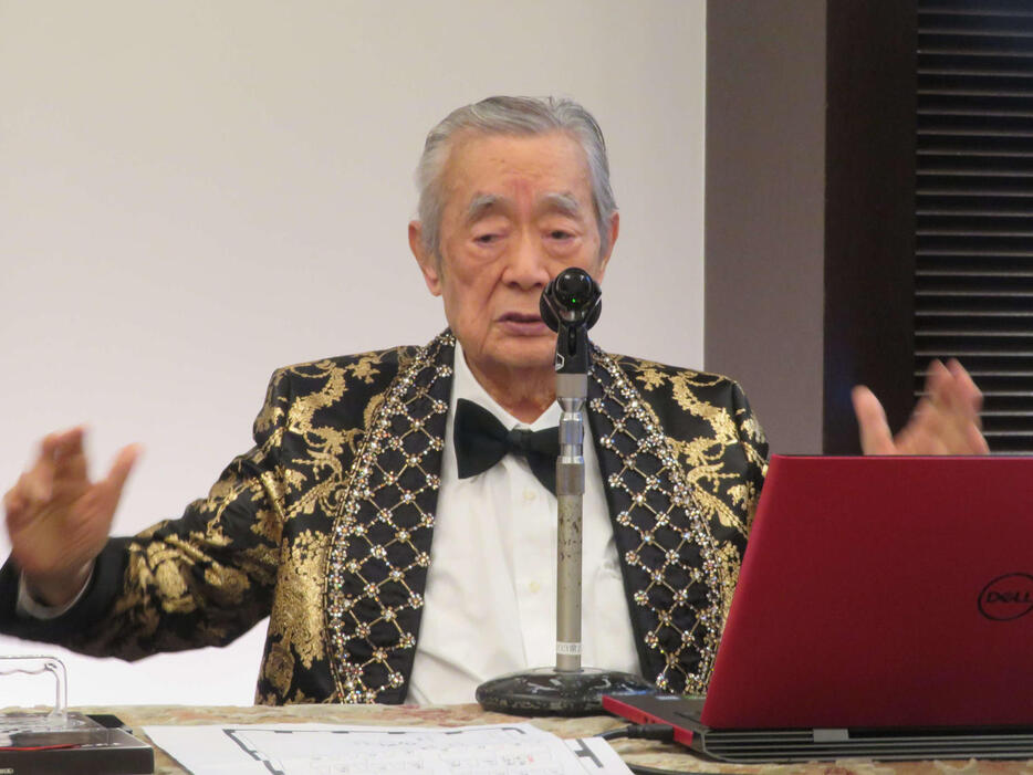 100歳を迎える2028年の東京都知事選への出馬に意欲を見せたドクター・中松氏（撮影・村上幸将）