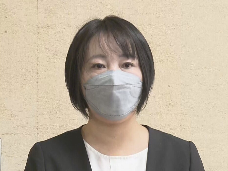 記者会見する松井由美子市議 2024年12月20日午前11時ごろ