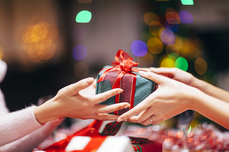 クリスマスプレゼントのイメージ写真（Recep-bg / Getty Images）