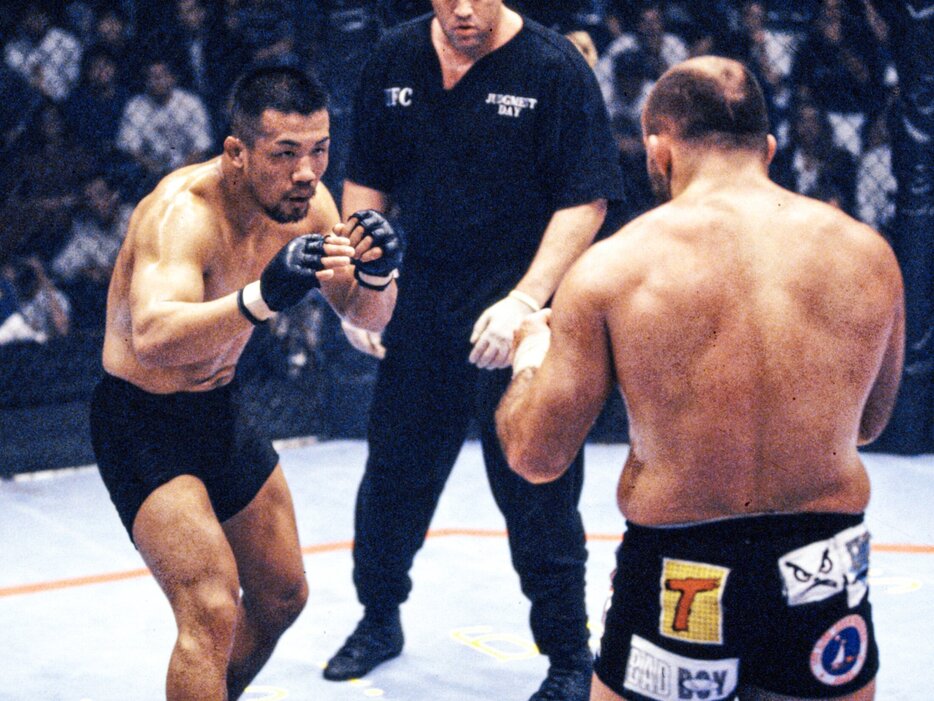 1997年2月7日の「UFC12」でヴァリッジ・イズマイウを下し、日本人として初めて勝利を収めた高橋義生 photograph by Susumu Nagao