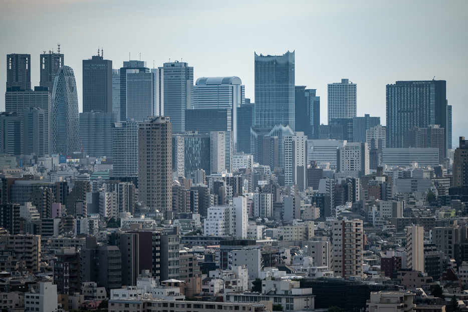 都心の高層ビル群＝８月１４日、東京都内（ＡＦＰ時事）