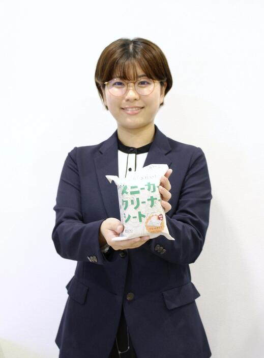 「1足につき1枚の使用を推奨しています」と話す医食同源ドットコムの成田彩さん