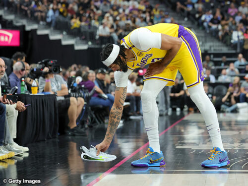 選手の足を彩るシューズはNBAの注目ポイントの一つ［写真］＝Getty Images