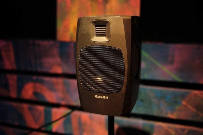 小型スピーカーなのに驚くほどの音質。ADAM Audio「D3V」、知ってる？