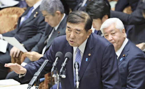 衆院予算委員会で答弁する石破首相（１０日午後、国会で）＝川口正峰撮影