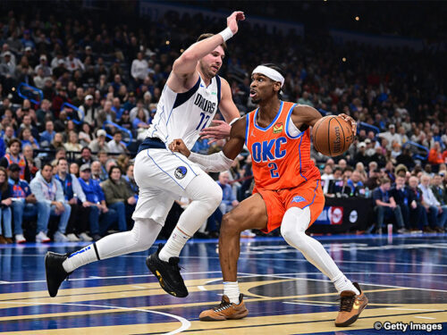 NBAカップ準々決勝でマッチアップしたルカ・ドンチッチとシェイ・ギルジャス・アレクサンダー［写真］＝Getty Images