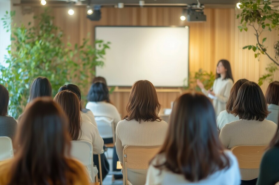 私たちはこうやって先達たちに導かれながら、今まで長い道のりを歩んできて、そしてこれからも歩んでいくに違いない　（C）seira_hibino/stock.adobe.com