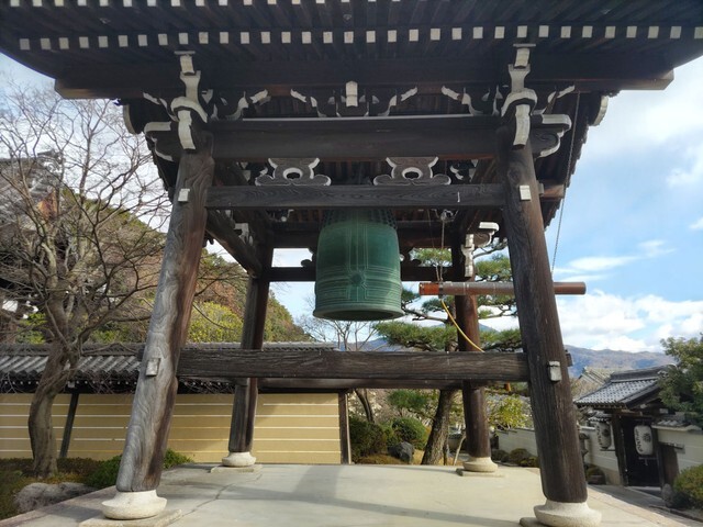 「年送りの鐘」が行われる鐘楼（京都市左京区・妙満寺）