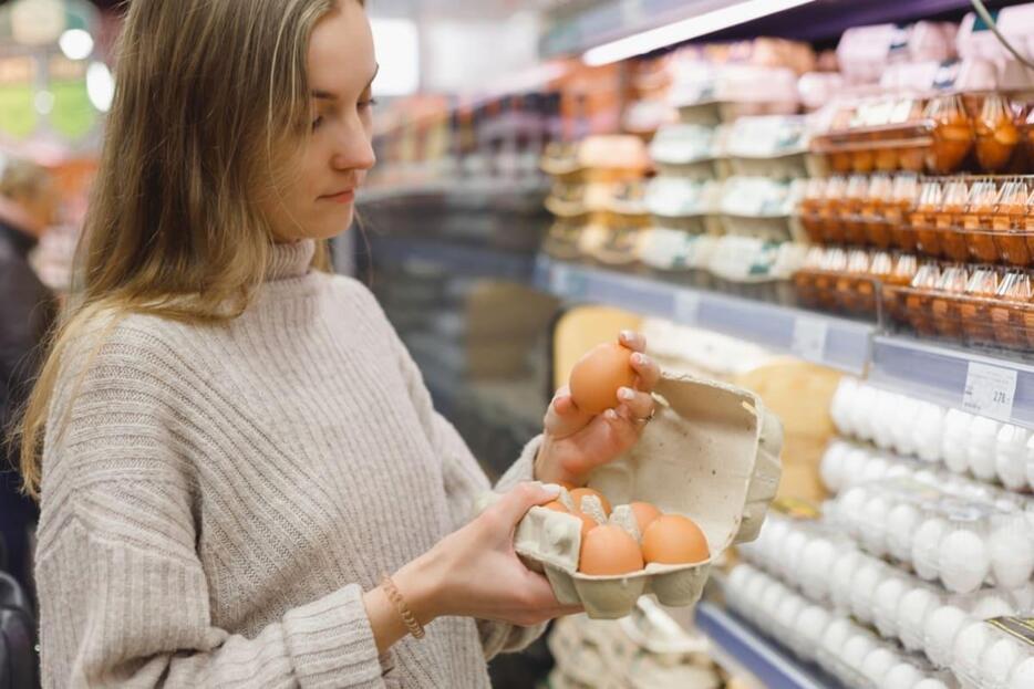 スーパーの卵が「200円」を超えていて驚き！ 数年前まで「100円台」だったと思うのですが、なぜこんなに高くなっているのでしょうか？