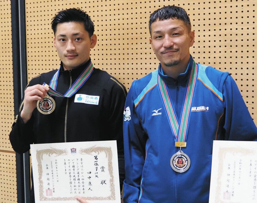 全日本選手権を制した田中（左）と、３９歳で準優勝した星