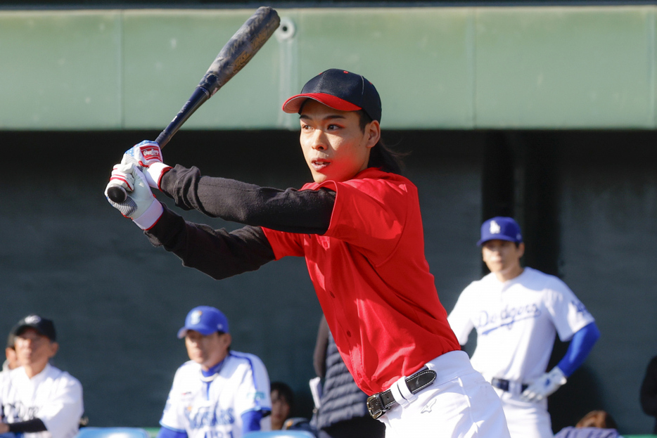 プロ野球レジェンド軍vs芸能人オールスターズ　野球対決＝『超アスリートvs芸能人　野球＆駅伝＆忘年会ガチすぎるにもほどがあるSP』（C）カンテレ