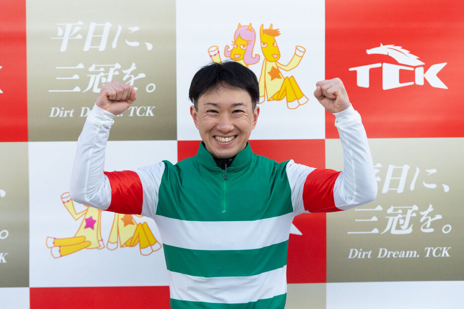 東京シンデレラマイルをフェブランシェで勝利した吉原寛人騎手 (C)東京シティ競馬