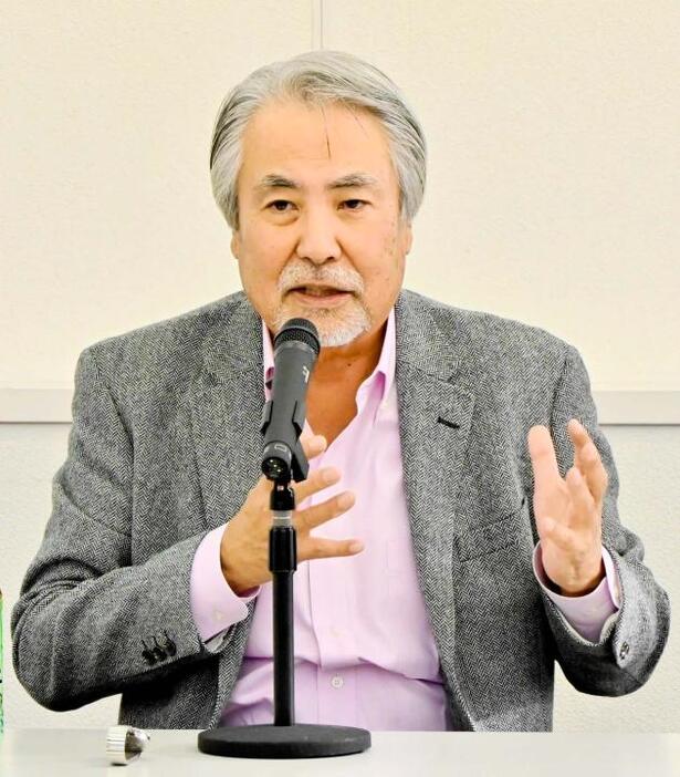 「面白いと思われる作品を書き続けたい」と話す大沢さん