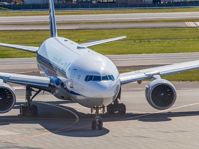 年末年始に旅行で気になるのが空港の混雑。「飛行機に乗り遅れる」という最悪の事態は避けたいものですよね。どれくらい前に空港に着けば間に合うのか、「All About」旅行ガイドの古屋江美子が回答します。