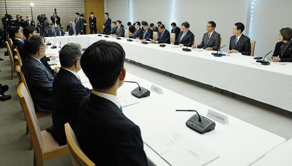 首相官邸で開かれた能登半島地震の復旧・復興支援本部の会議＝3日午前