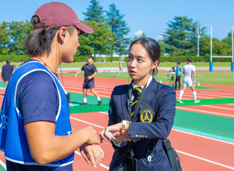 全国大学選手権に30年ぶりに出場する青山学院大ラグビー部の主務、茂木里紗さん（右）＝提供写真