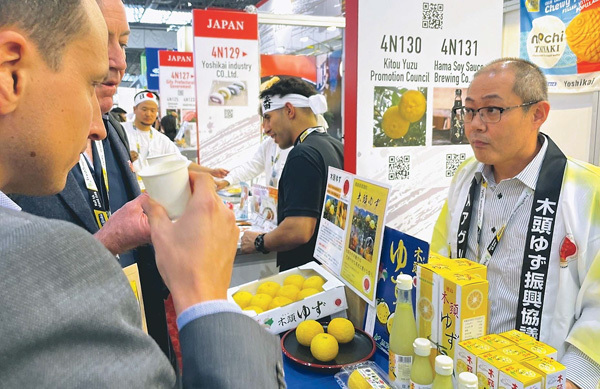 パリの食品見本市でも日本産ユズの注目度は高かった（徳島県提供）