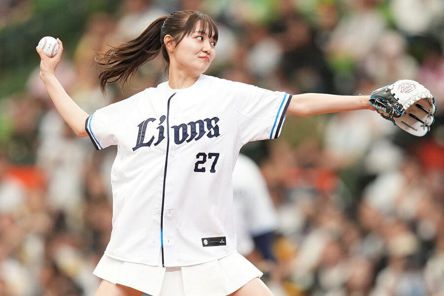 始球式に登場した細川愛倫さん【写真：球団提供】