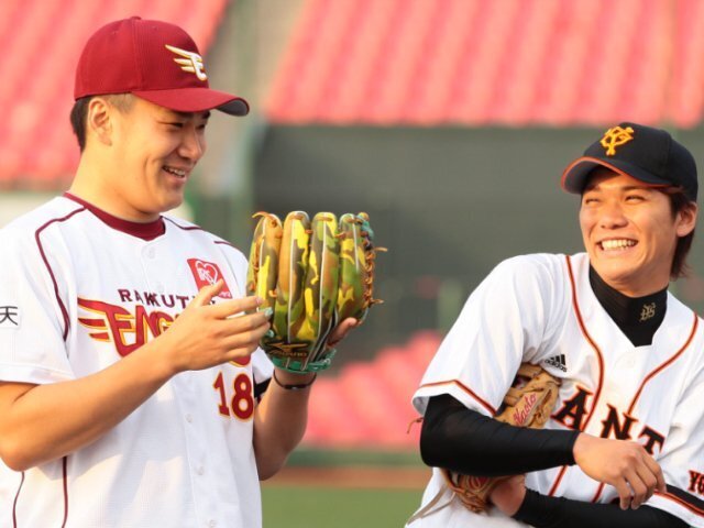 幼馴染の坂本勇人（右）と同じ巨人でプレーすることになった田中将大 photograph by SANKEI SHIMBUN