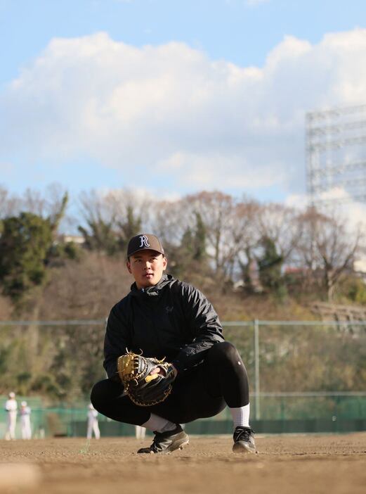 自主トレを公開した阪神D4位・町田隼乙＝神奈川県相模原市の光明学園相模原高の野球場（撮影・佐藤徳昭）