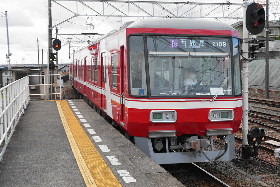 遠鉄2000形電車。写真は最新の2009号（安藤昌季撮影）。