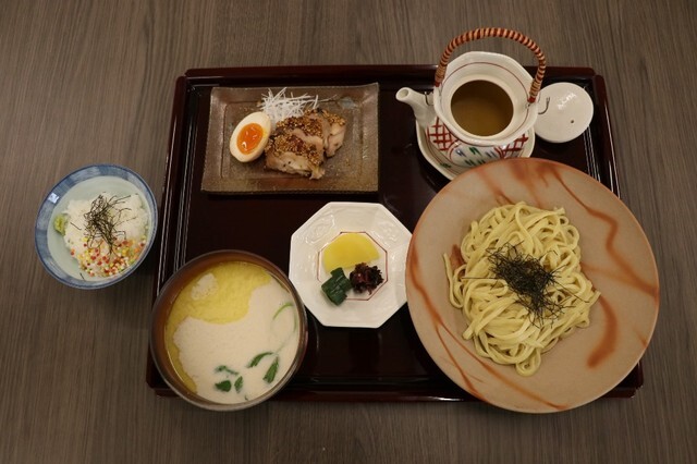 〆まで美味しい鯛茶つけ麺