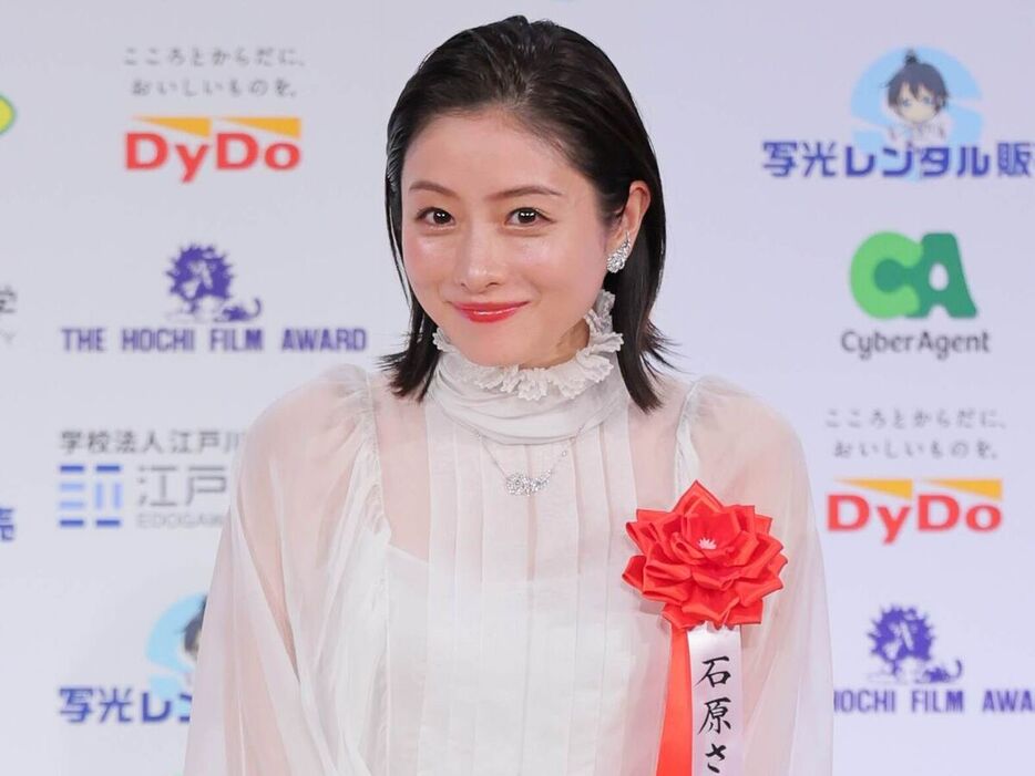 表彰式に出席した主演女優賞の石原さとみ（カメラ・岡野　将大）